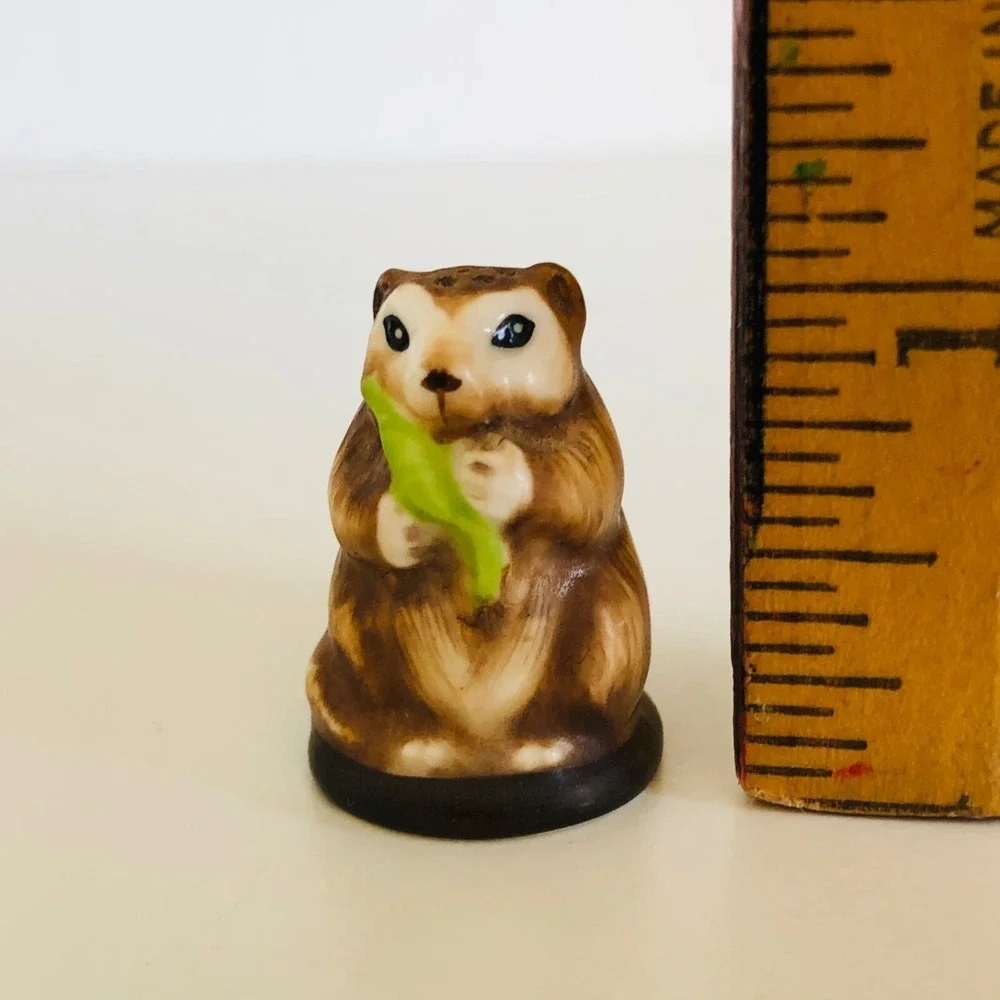 Franklin Mint Porcelain Woodchuck Thimble Friends of the Forest Series Vtg 1980s